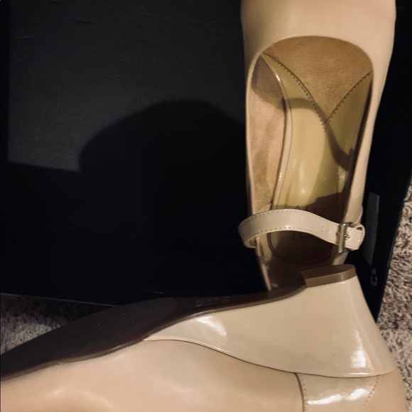 Beautiful Naturalizer wedge pump - Picture 2 of 5